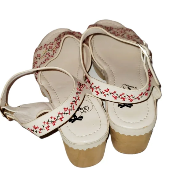 Banned Dancing Days Retro White Wooden Embroidered Heels - Picture 6 of 8